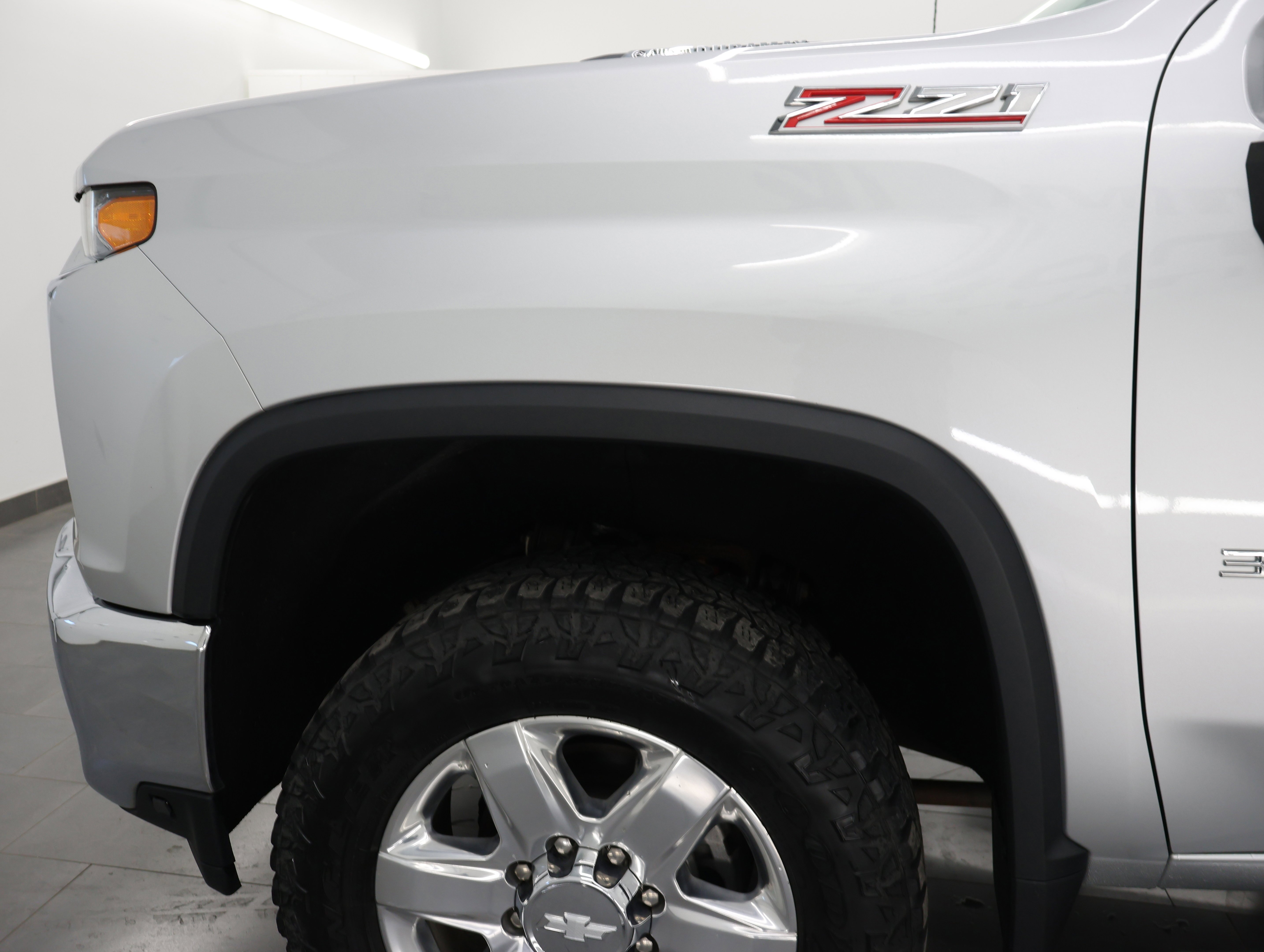 Used 2020 Silver Ice Metallic Chevrolet LTZ: CREW-SHORT-LTZ-Z71-DIESEL-4WD-NAV-HEAT/COOL SEATS-1 OWNER image 37
