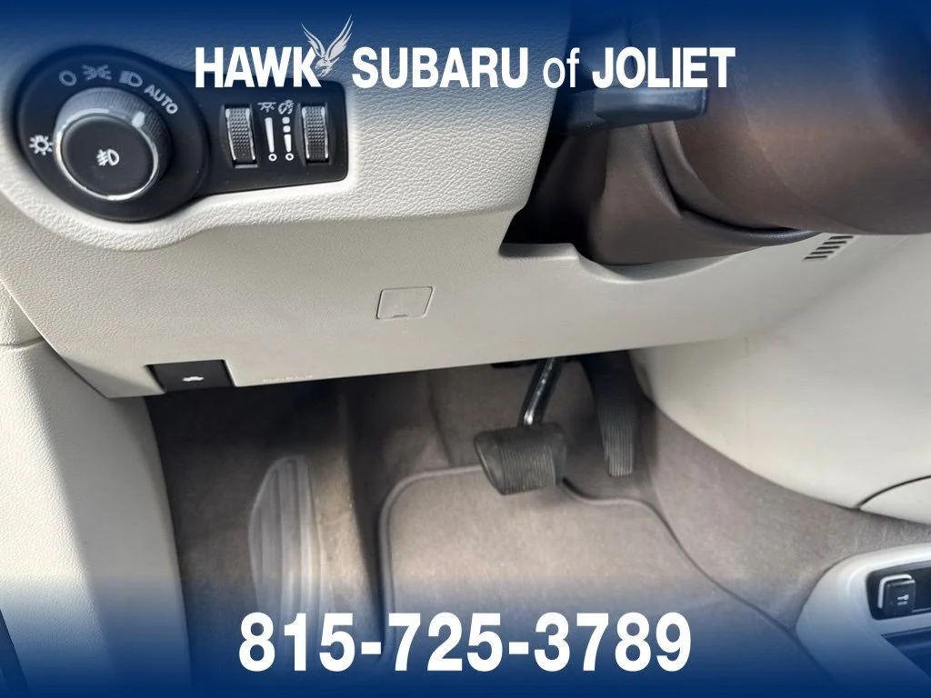 Used 2019 Luxury White Pearlcoat Chrysler Touring L Plus image 13
