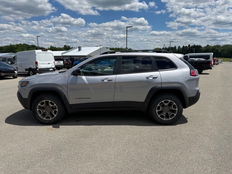 Used 2022 Silver Jeep Trailhawk image 9