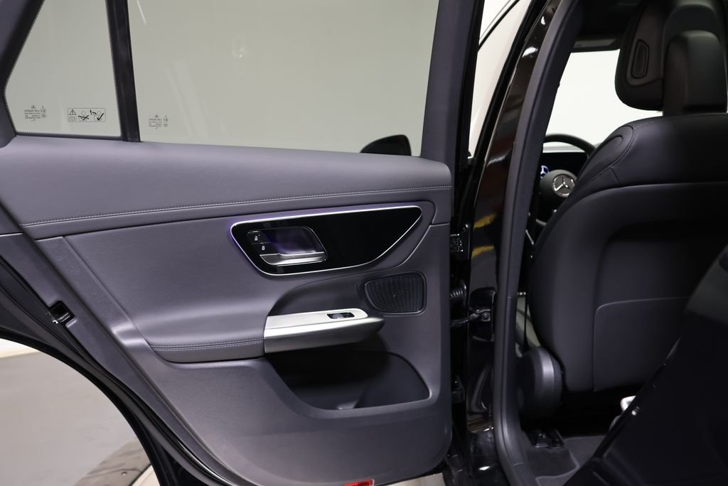 Used 2026 Black Mercedes-Benz GLC 300 image 39