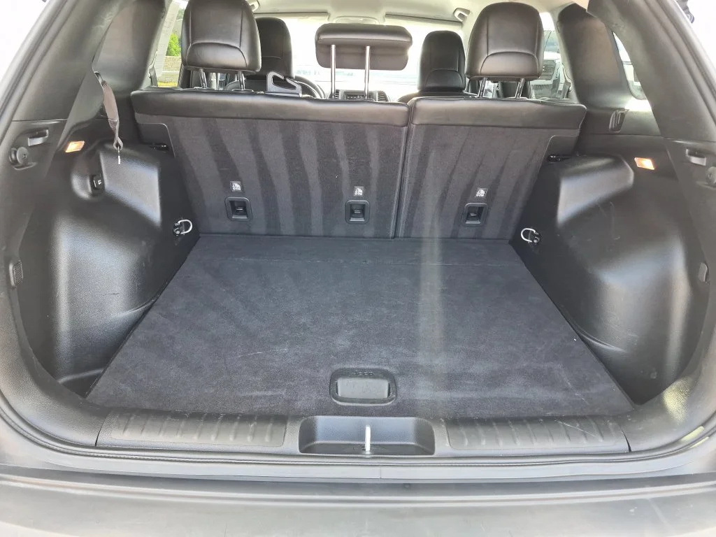 Used 2021 White Jeep Latitude Lux image 37