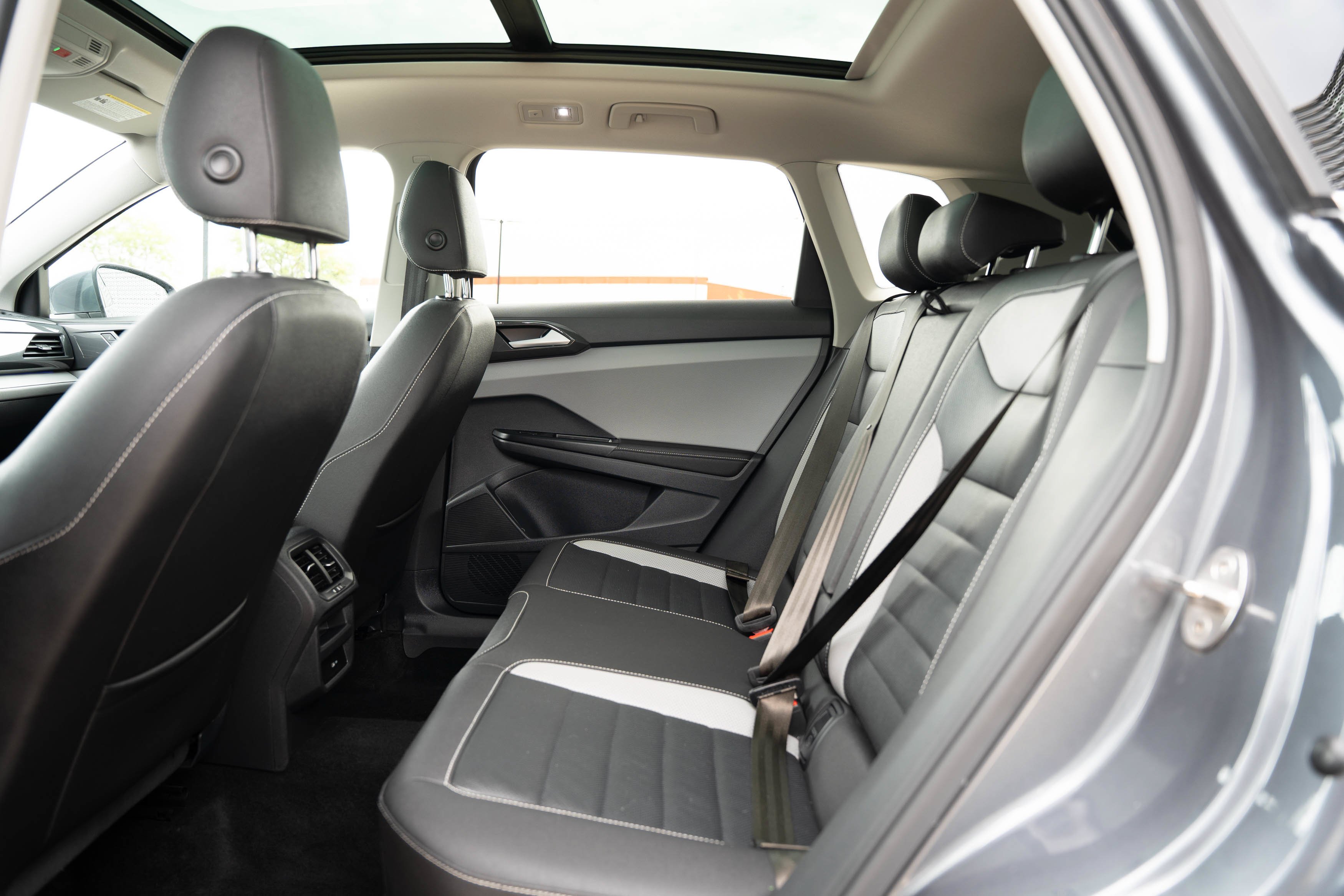 Used 2024 Platinum Gray Metallic Volkswagen SEL image 21