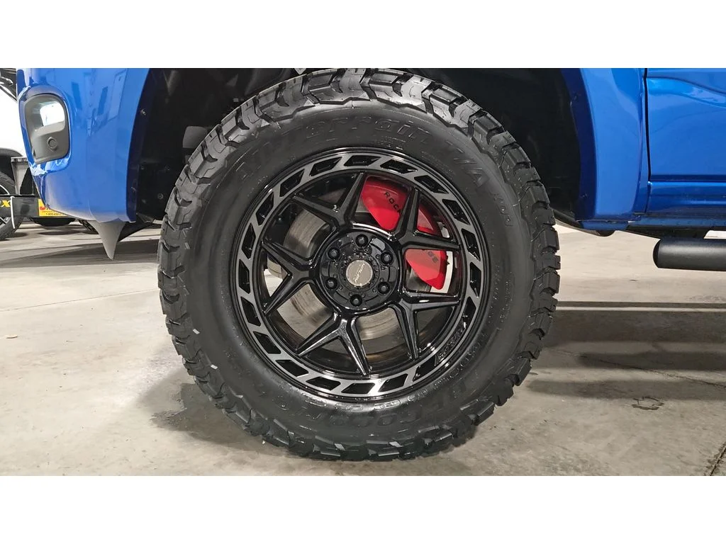 New 2026 Hydro Blue Pearl-Coat Exterior Paint RAM Big Horn Rocky Ridge image 9