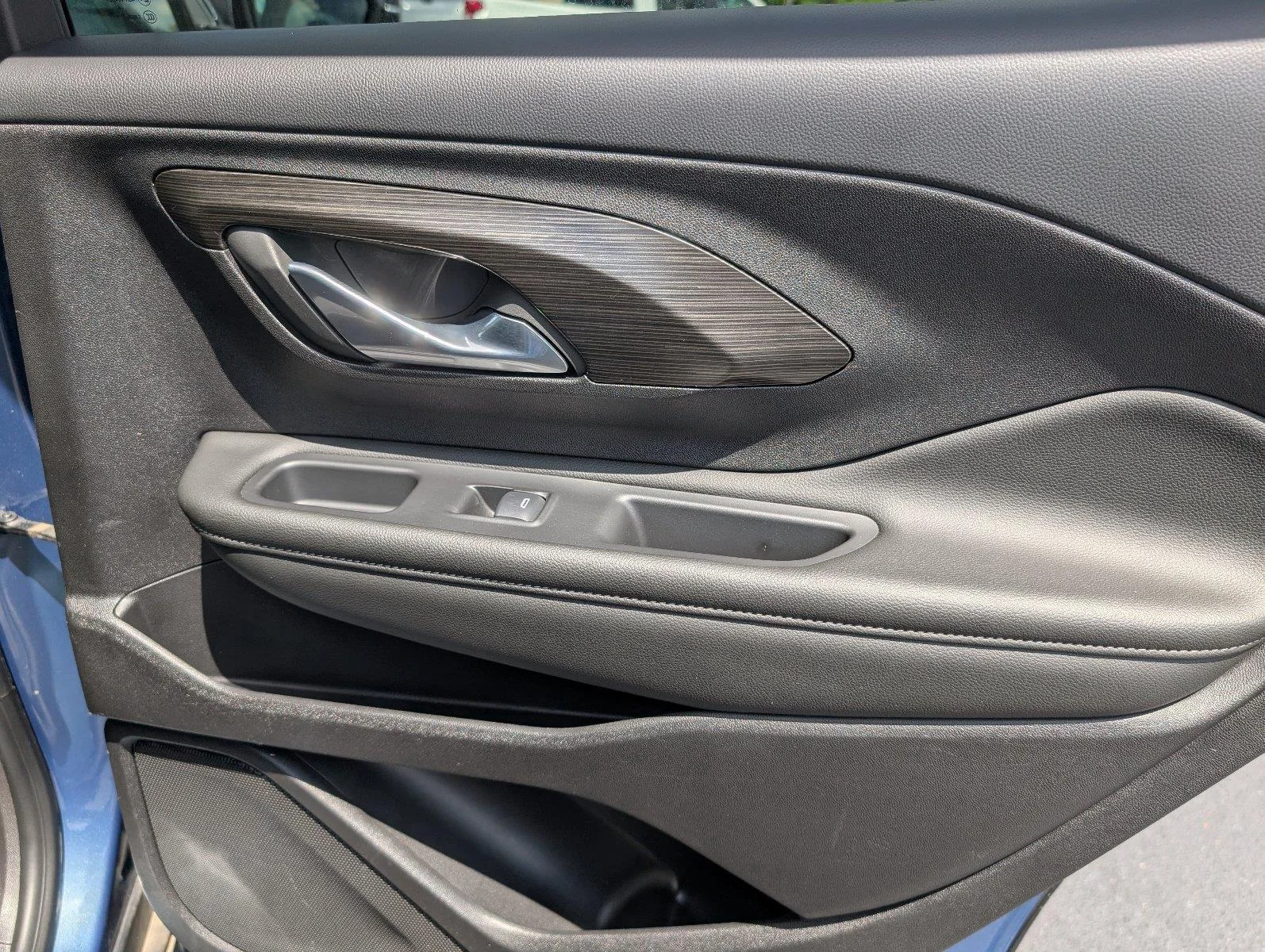 Used 2024 Downpour Metallic GMC SLE image 35