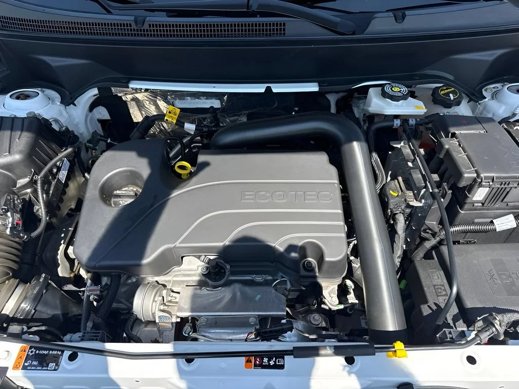 Used 2024 Summit White Chevrolet LT image 32