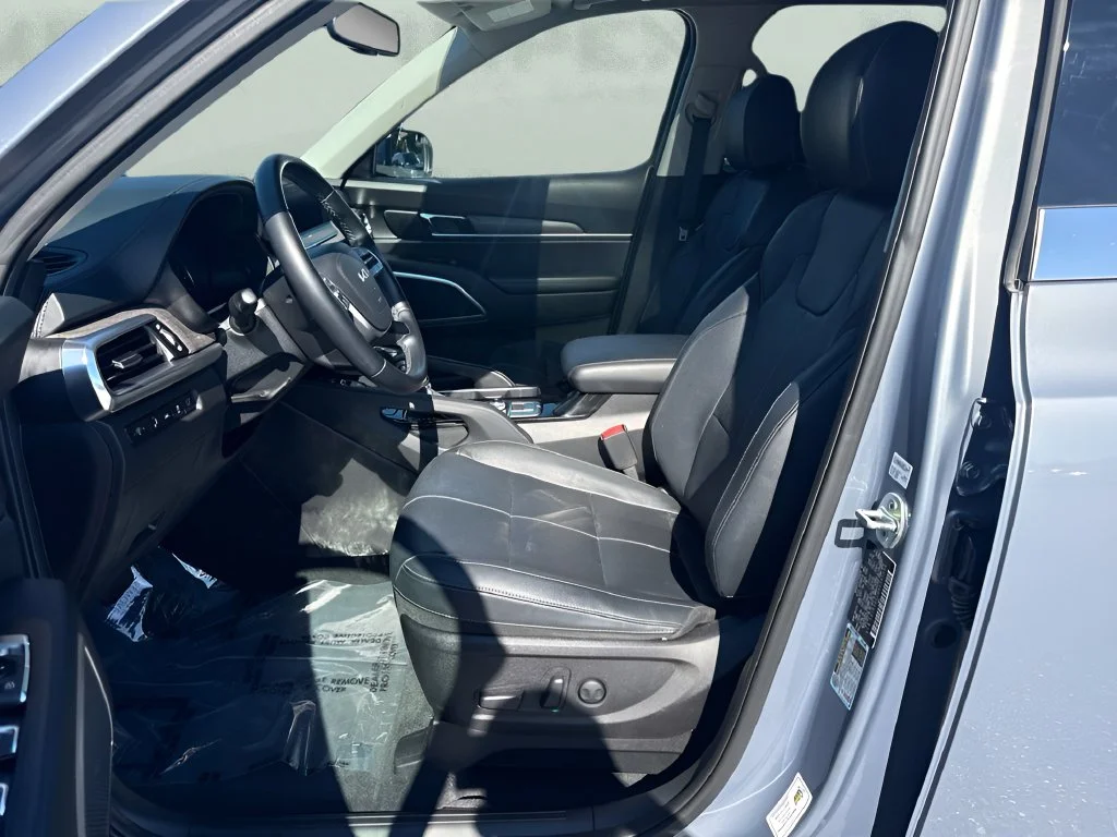 Used 2022 Silver Kia EX image 9