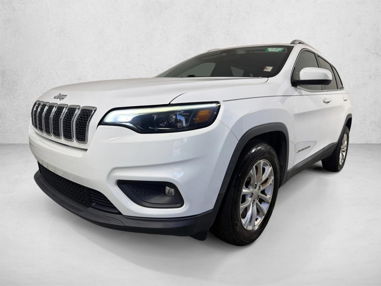Used 2019 Bright White Clearcoat Jeep Latitude image 7