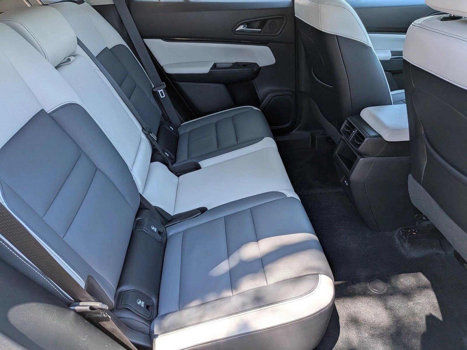 Used 2025 Snowfall Pearl Honda Touring image 18