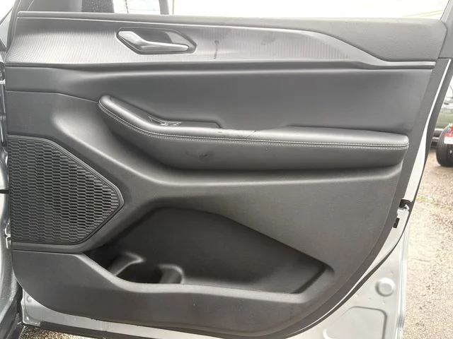 New 2026 Silver Zynith Exterior Paint Jeep Laredo image 10