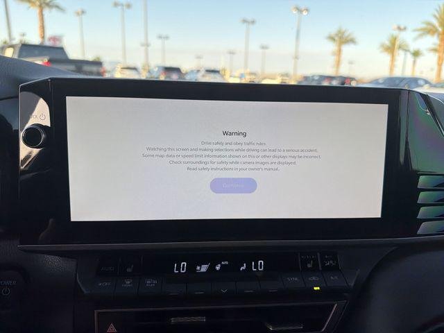 Certified Used 2025 WIND CHILL PEARL Toyota  image 20
