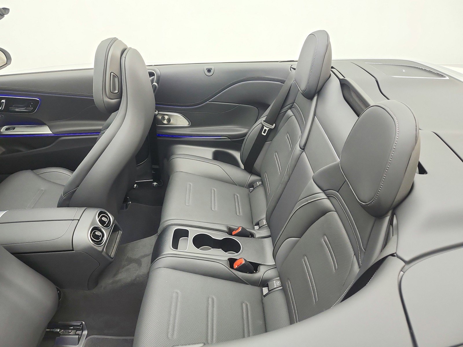 New 2026 MANUFAKTUR Moonlight White Metallic Mercedes-Benz AMG® CLE 53 4MATIC+ Cabriolet image 35