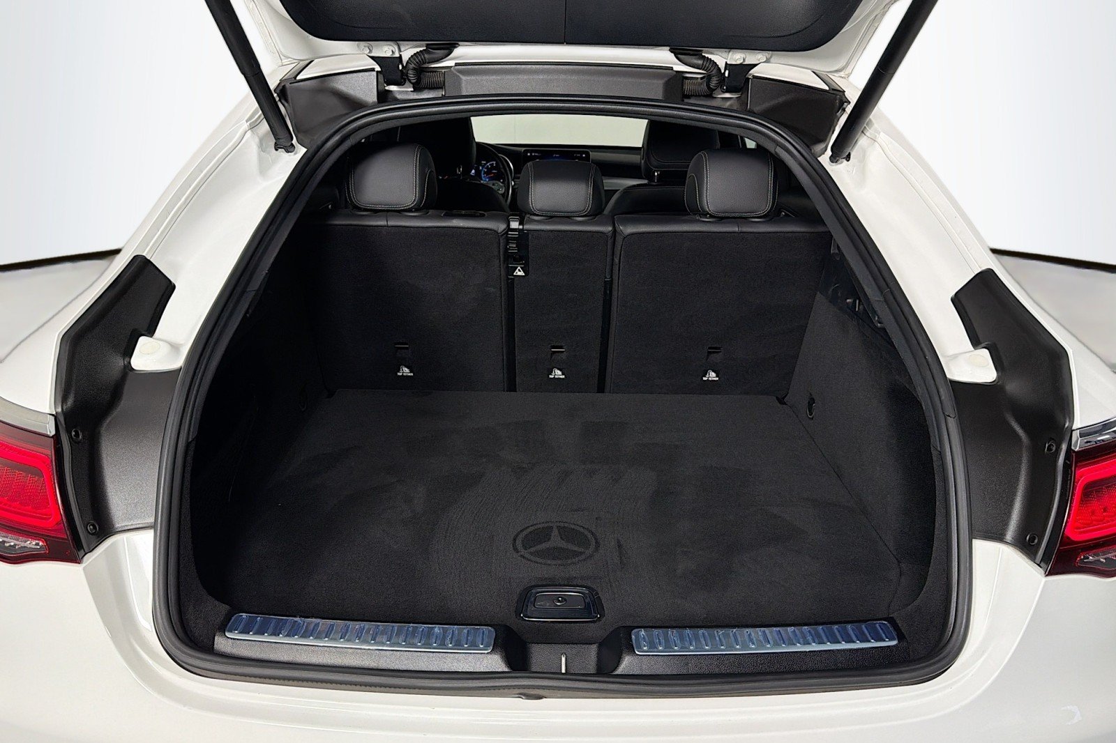 Used 2020 Polar White Mercedes-Benz GLC 300 image 23