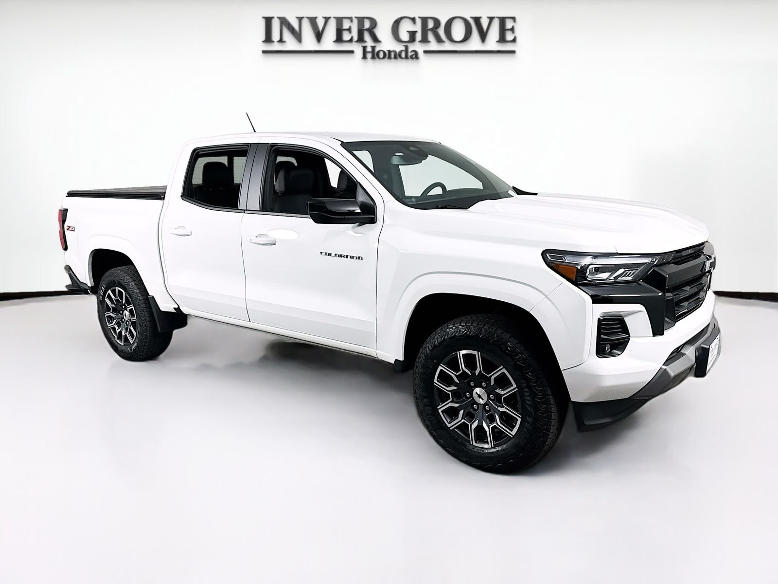 Used 2023 Summit White Chevrolet Z71 image 3
