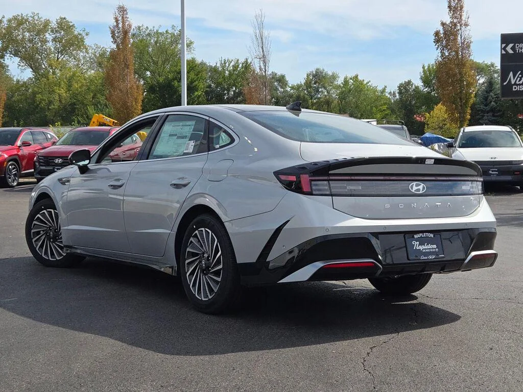 2025 Hyundai Sonata Hybrid Limited - Photo 15