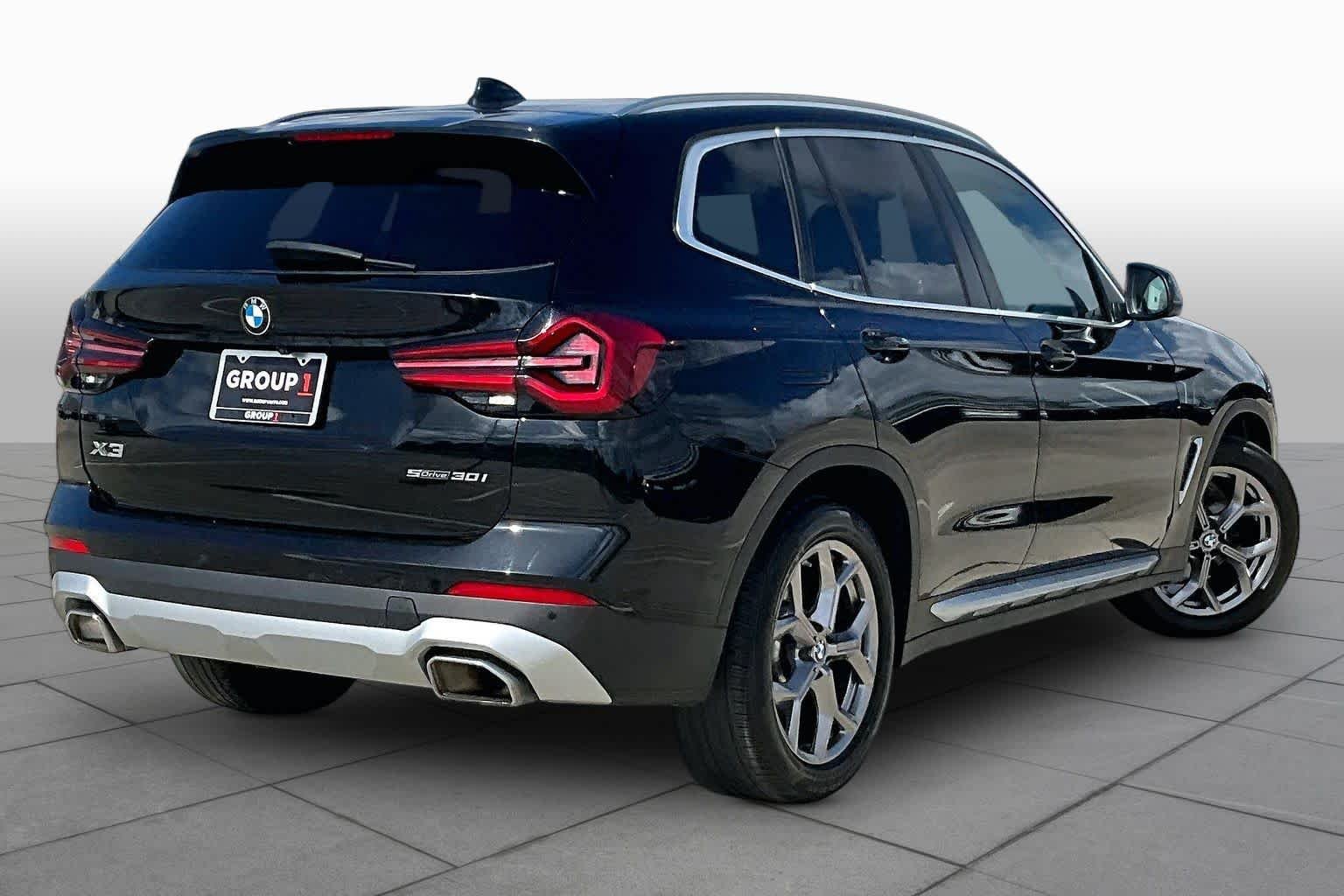 Used 2022 Black Sapphire Metallic BMW sDrive30i image 12