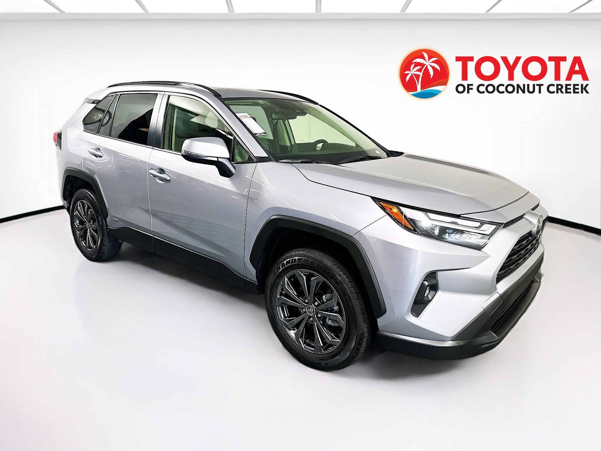 2025 Toyota RAV4 thumbnail 3