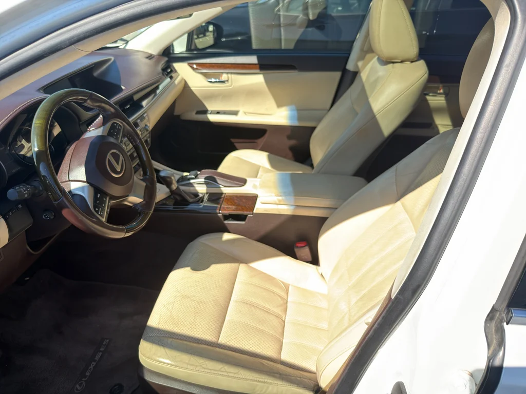 Used 2016 Eminent White Pearl Lexus Base image 8