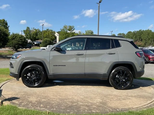 New 2026 Sting-Gray Clearcoat Jeep Latitude image 4