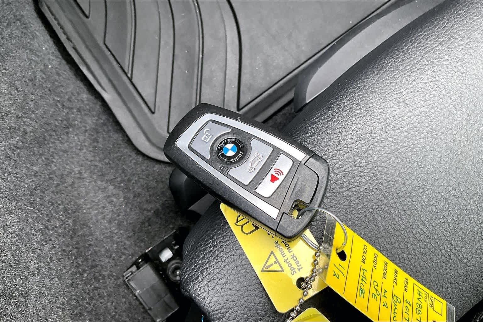 Used 2017 Alpine White BMW  image 12