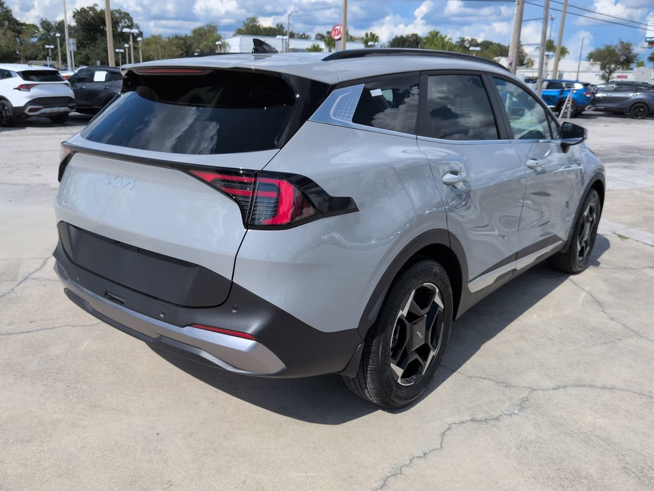 New 2027 Wolf Gray Kia EX image 4