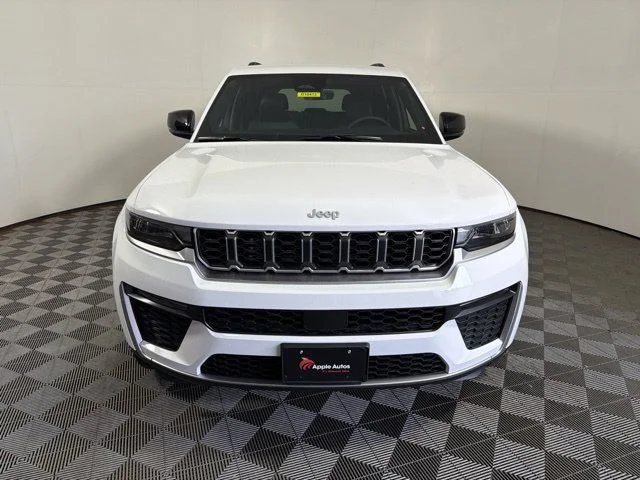 New 2026 White Jeep  image 4