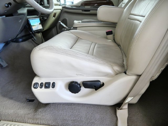 Used 2000 Green Ford Limited image 18