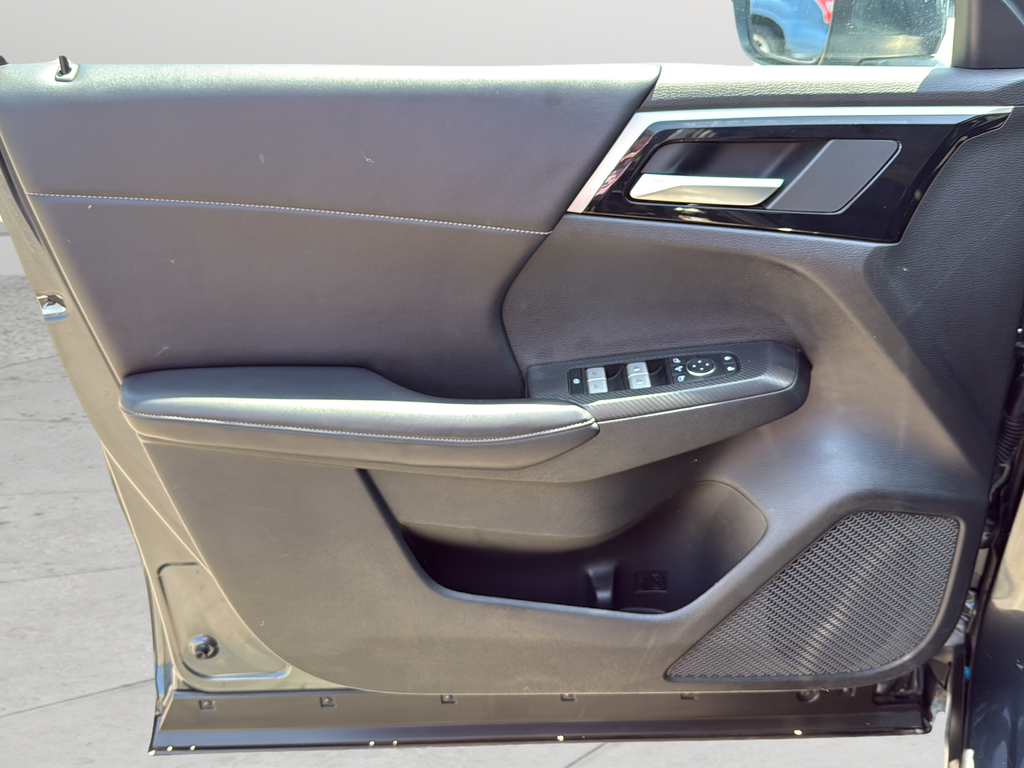 Used 2024 Gray Mitsubishi SE image 11