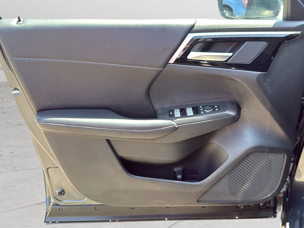 Used 2024 Gray Mitsubishi SE image 11