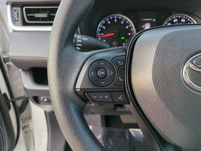 Used 2022 White Toyota XLE image 29