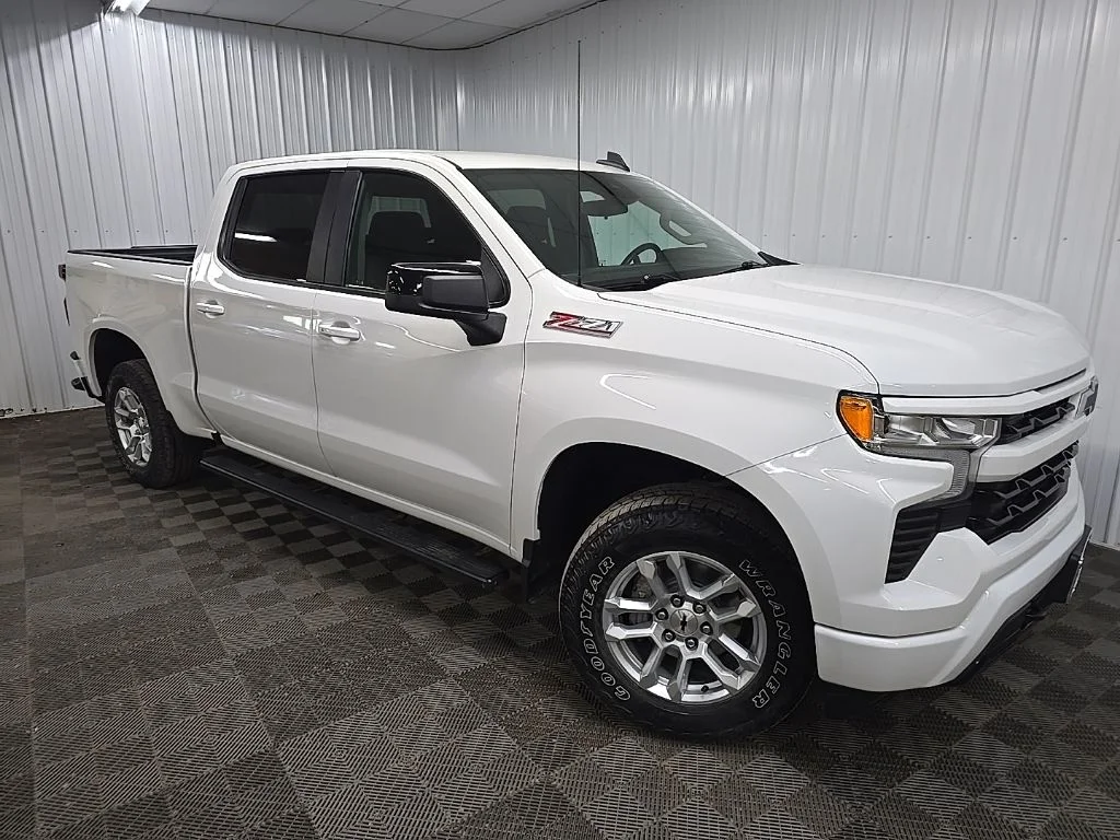 Used 2022 White Chevrolet RST image 7