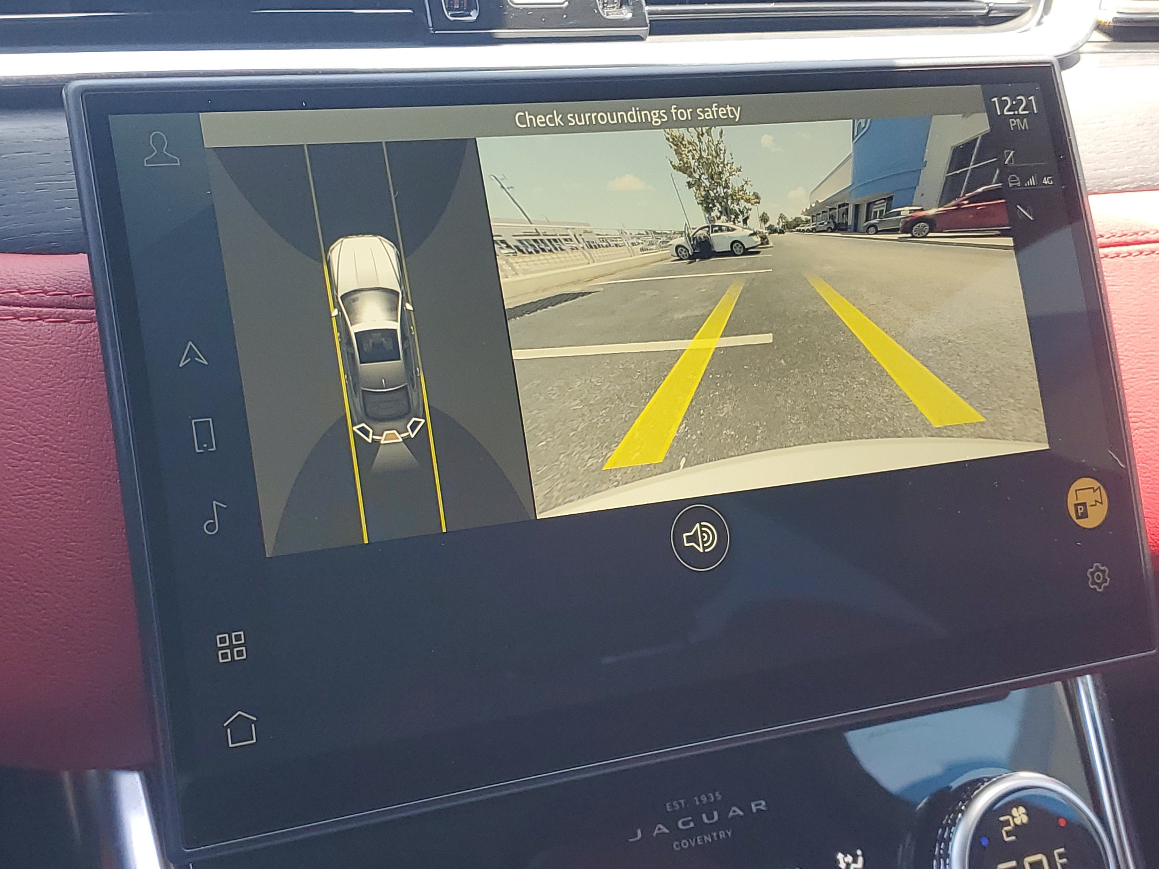 Used 2024  Jaguar R-Dynamic SE image 28