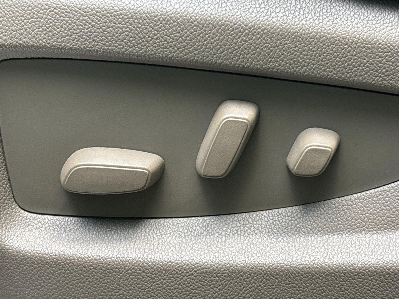 Used 2017 Iridium Metallic GMC SLT image 16