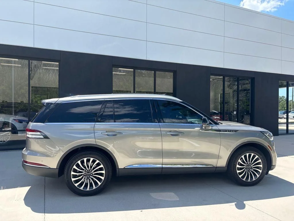 Used 2023 Beige Lincoln Reserve image 4