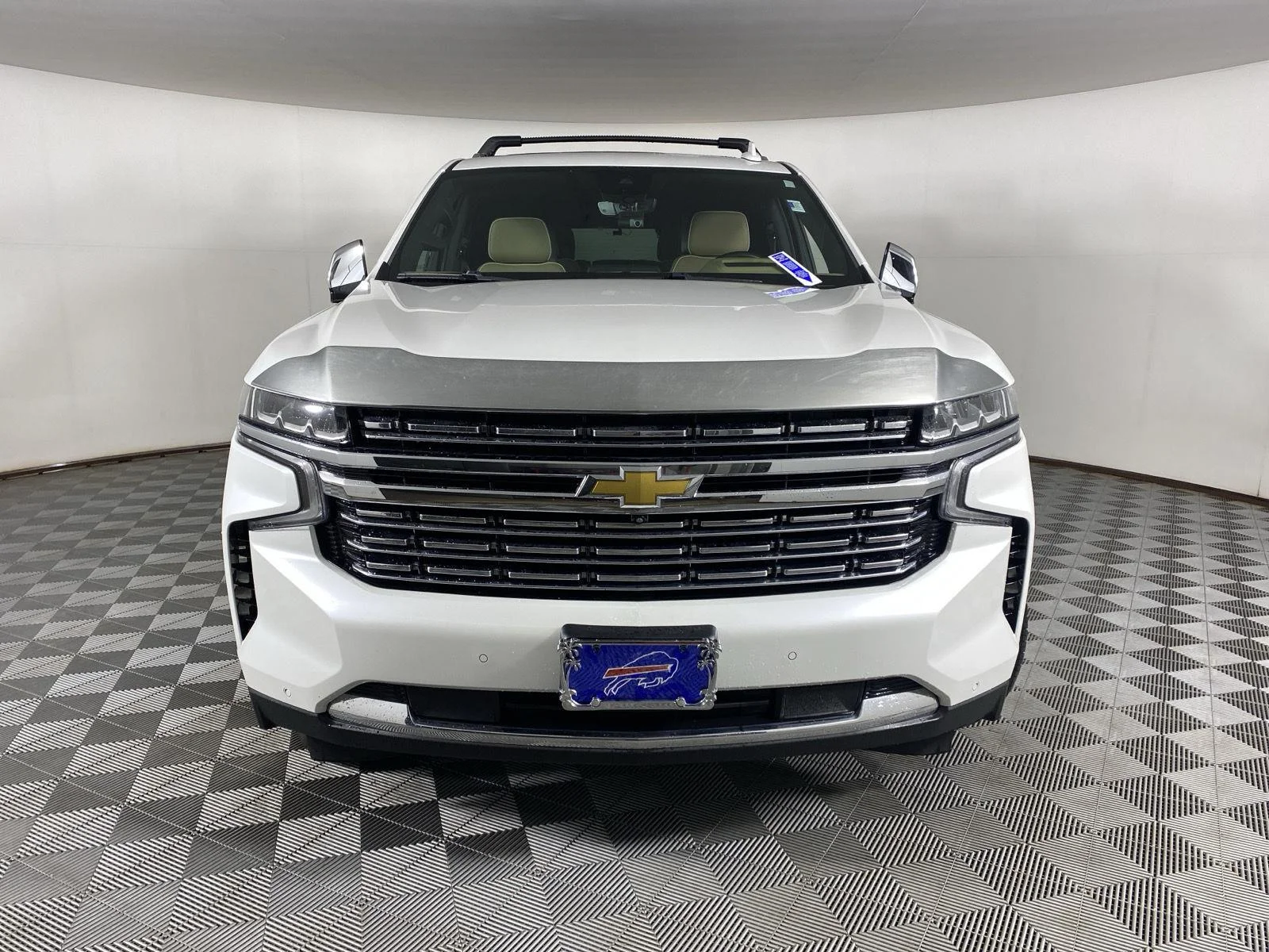Used 2023 Iridescent Pearl Tricoat Chevrolet Premier image 2