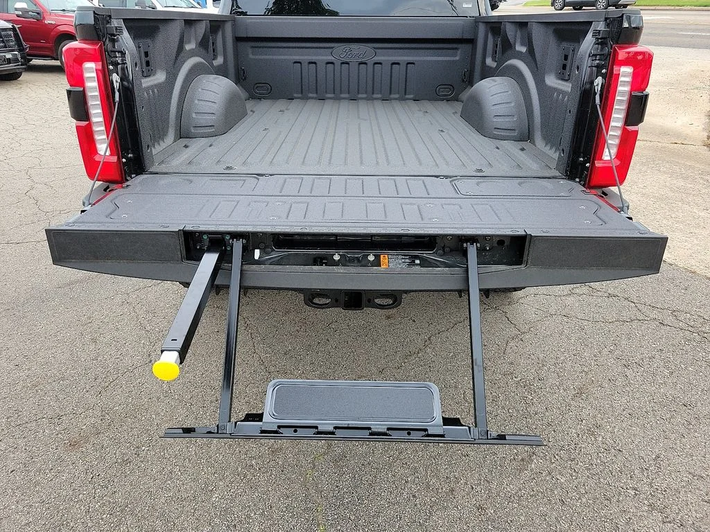 New 2026 Agate Black Metallic Ford F-250® Lariat® image 9