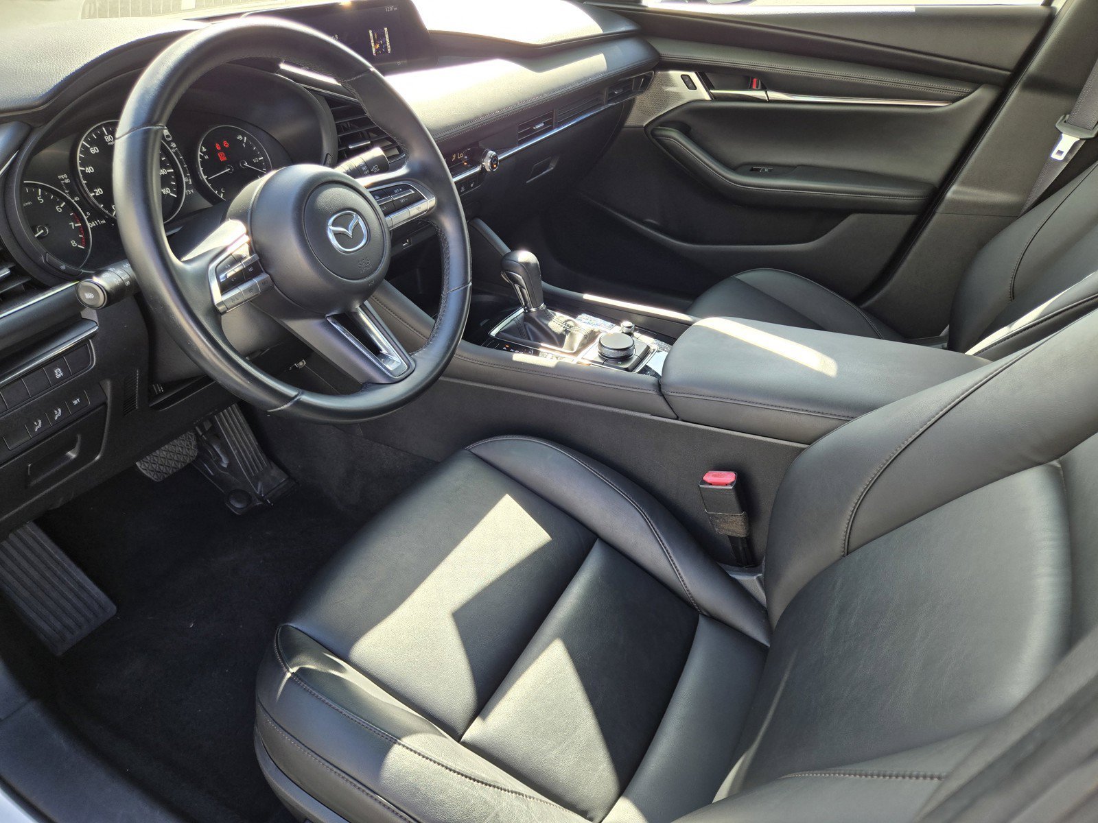 Used 2020 Snowflake White Pearl Mica Mazda Preferred Package image 15