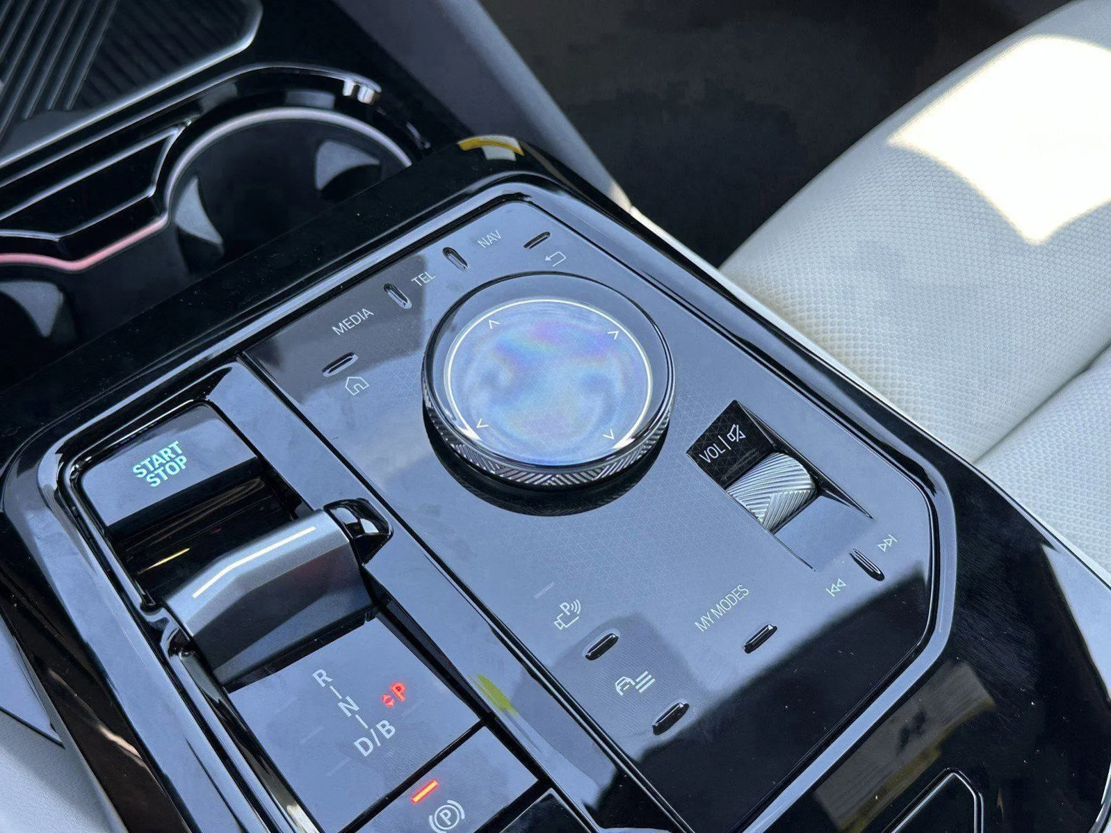 New 2026 Oxide Grey Metallic BMW eDrive40 image 32