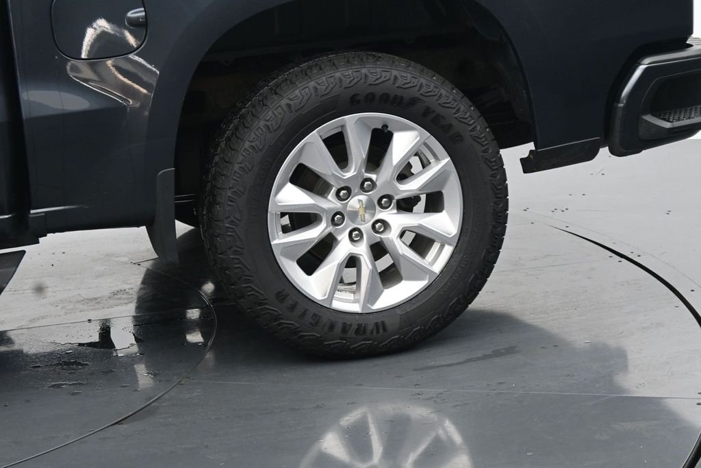 Used 2021 Gray Chevrolet Custom image 13
