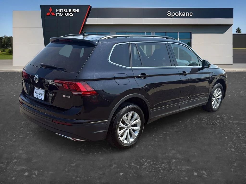 Used 2019 Deep Black Pearl Volkswagen SE image 7