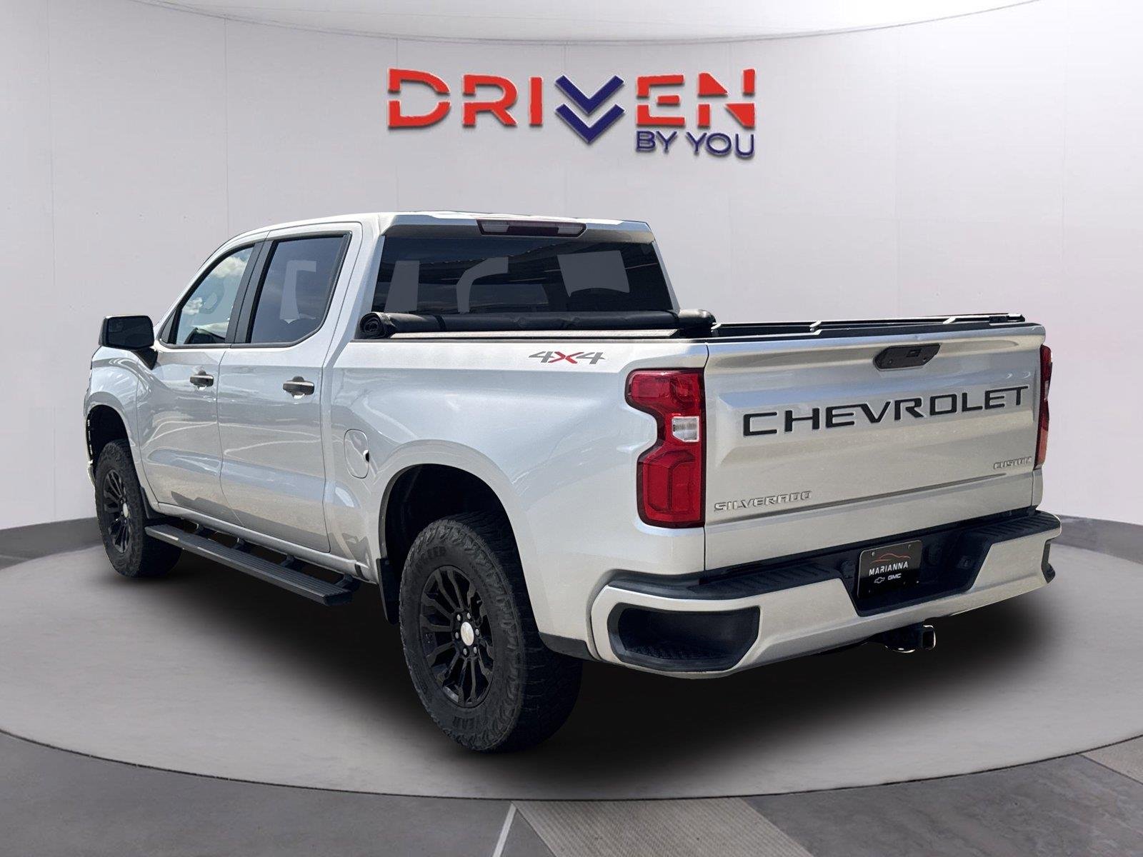 Used 2022 SILVER ICE METALLIC Chevrolet Custom image 6
