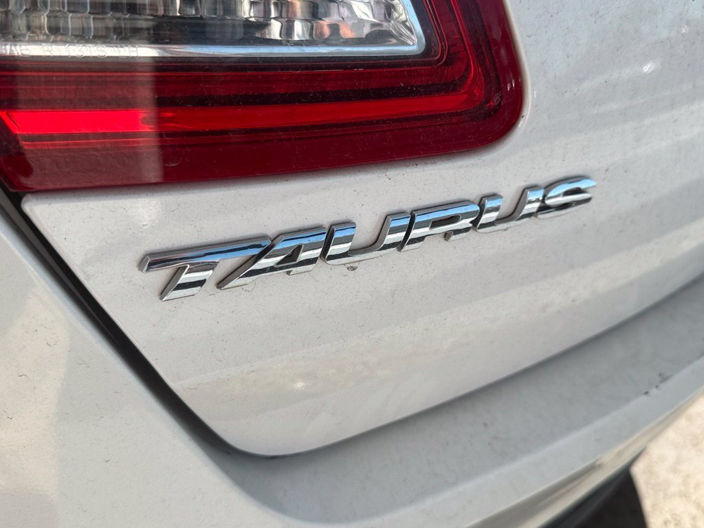 Used 2013 White Platinum Clearcoat Metallic Ford SEL image 14
