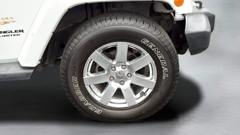 Used 2014 White Jeep Sahara image 25
