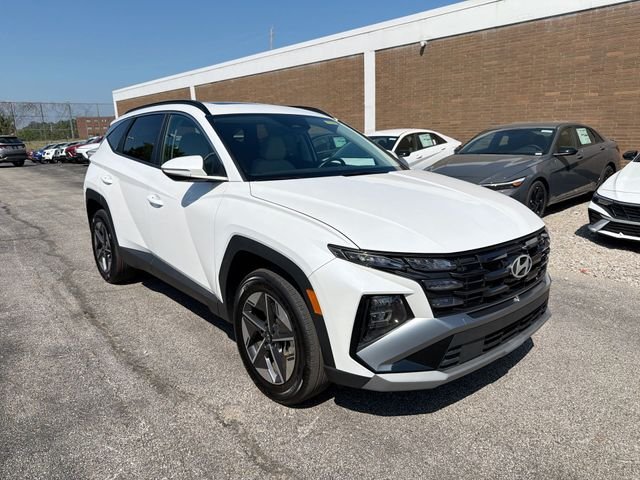 Used 2025 White Hyundai SEL Convenience image 11