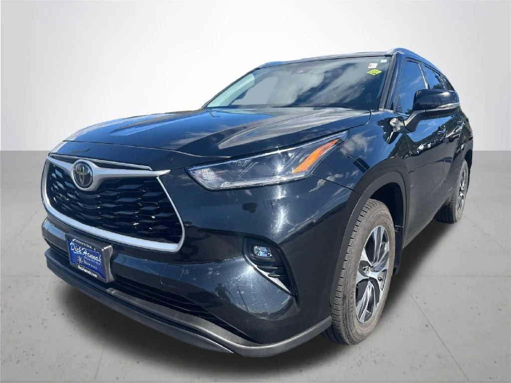 Used 2021 Black Toyota XLE image 2