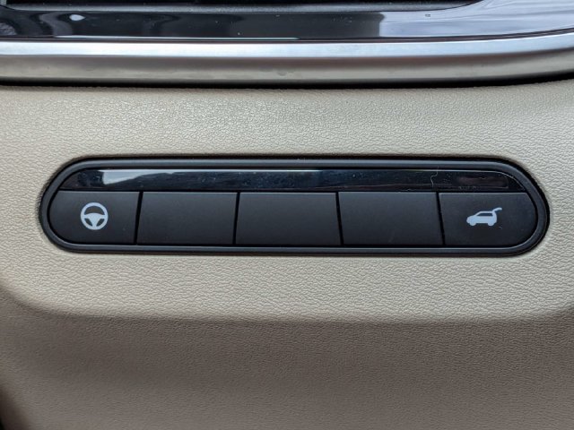 Used 2025 Silver INFINITI LUXE image 27