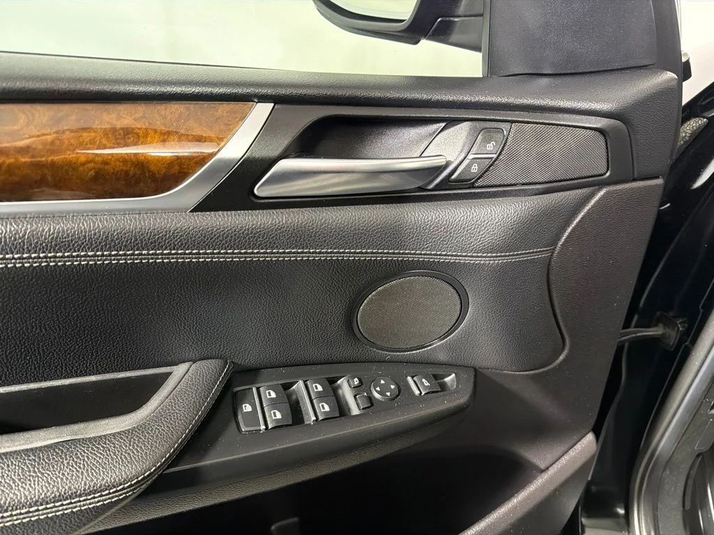 Used 2017 Black BMW xDrive28i image 9
