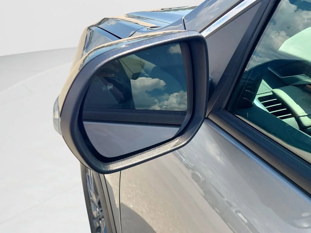 New 2026 Sterling Metallic GMC Elevation image 25