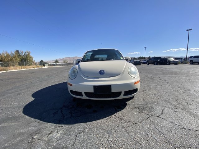 Used 2008 Yellow Volkswagen S image 3