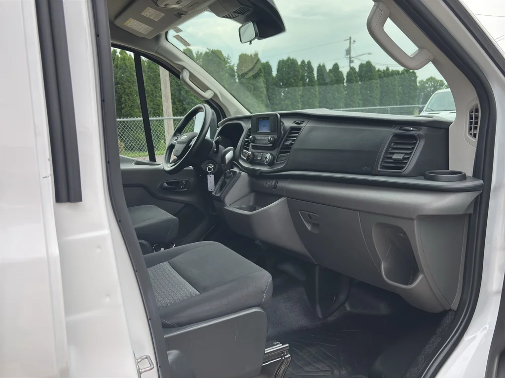 Used 2025 Oxford White Ford Base image 15