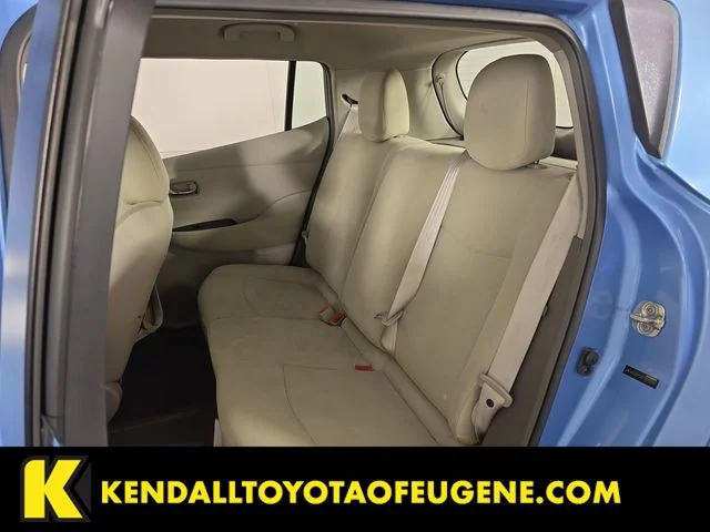 Used 2011 Blue Nissan SL image 16